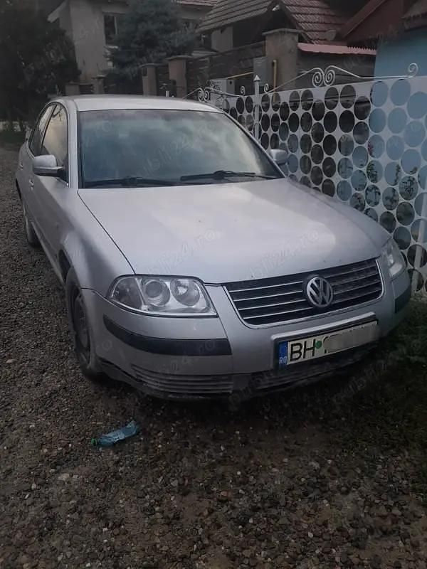 Gri Utilizat 2000 VW Passat Berlinǎ | 1.250 EUR - Imagine 1/4