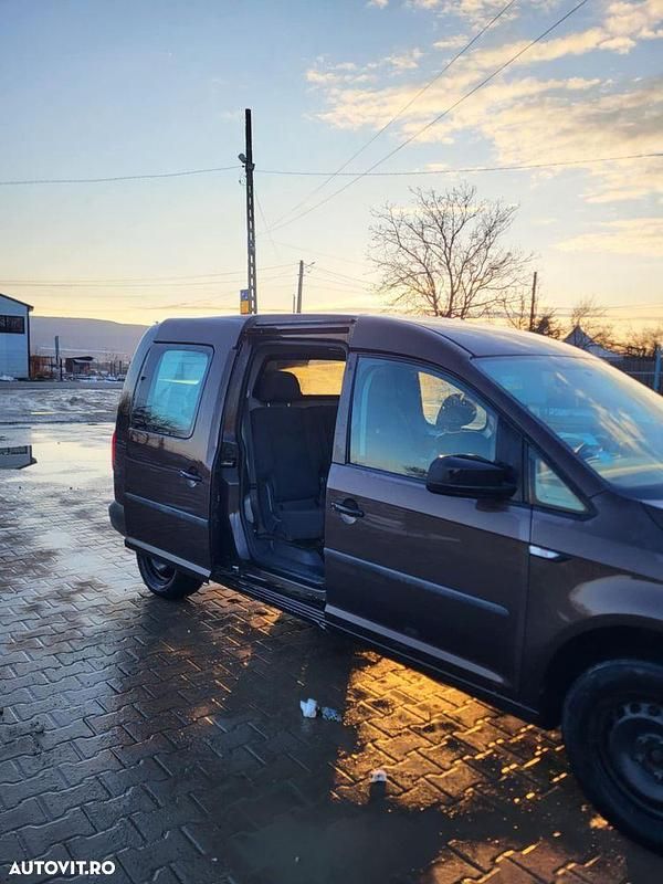 Second-hand VW Caddy Maxi Conceptline 102 CP (75 kW) 2018 Culoarebej Monovolum