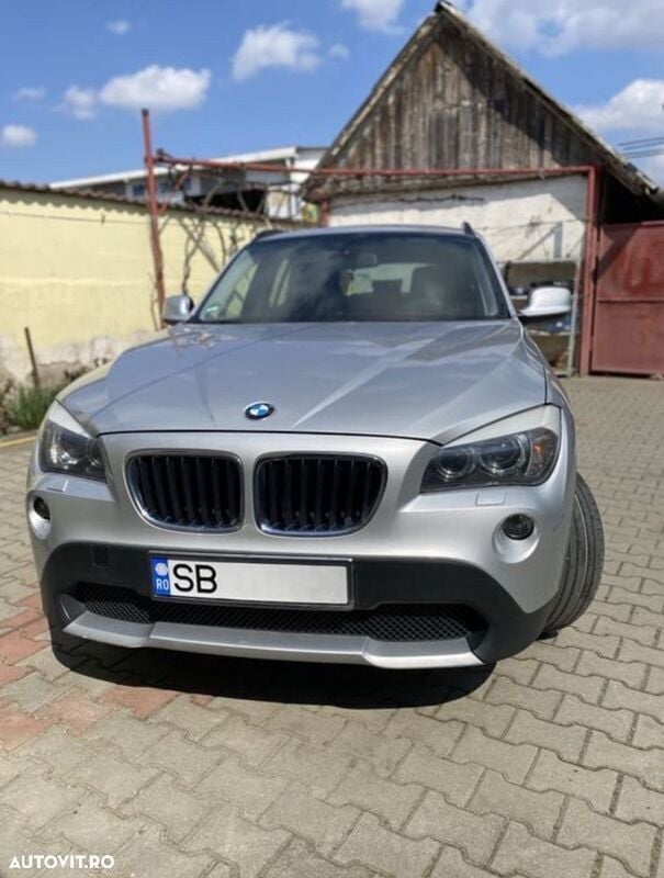 Gri Utilizat 2011 BMW X1 SUV | 8.999 EUR (Preț bun) - Imagine 1/4