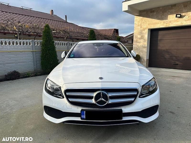 Culoarealb Utilizat 2018 Mercedes E220 Exclusive Berlinǎ | 28.550 EUR (Puțin scump) - Imagine 1/4