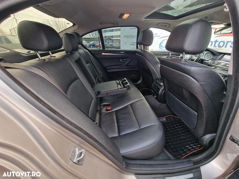 Second-hand BMW 530 Luxury Line 258 CP (189 kW) 2014 Culoaregalbeuriu Berlinǎ