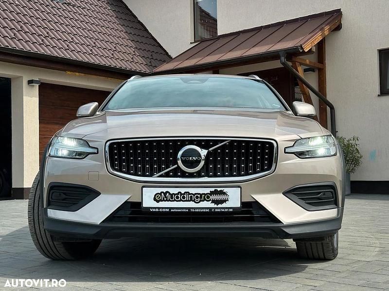 Second-hand Volvo V60 250 CP (183 kW) 2023 Culoaregalbeuriu Break