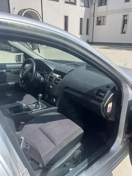 Utilizat 2009 Mercedes C200 Berlinǎ | 4.000 EUR (Preț bun) - Imagine 1/4