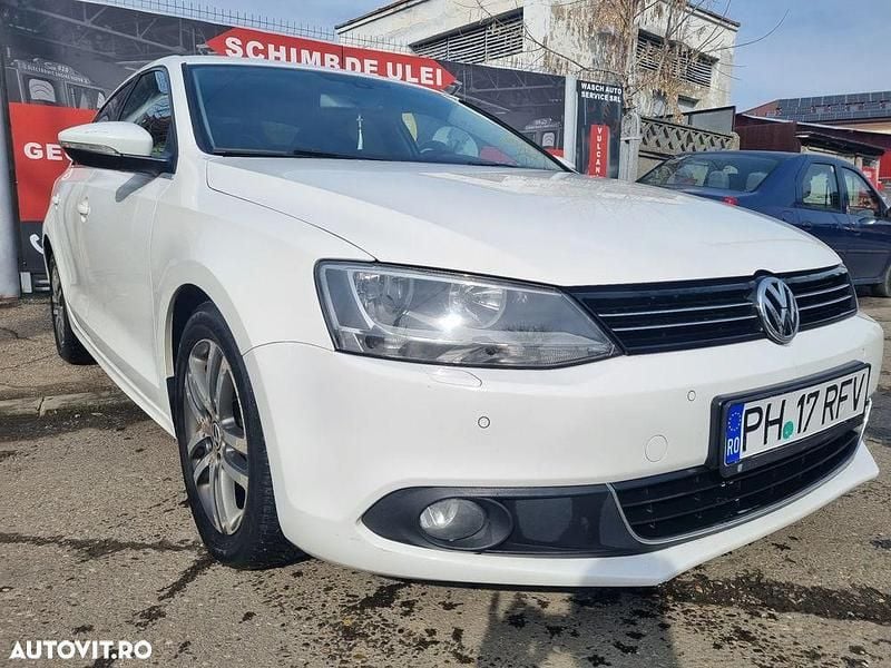 Second-hand VW Jetta Comfortline 140 CP (102 kW) 2012 Culoarealb Berlinǎ