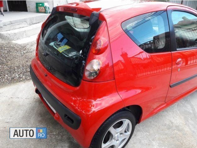 Roșu Utilizat 2006 Peugeot 107 Hatchback | 1.900 EUR - Imagine 1/4