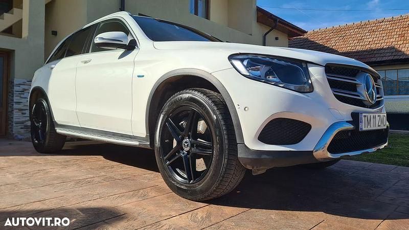 Second-hand Mercedes GLC350 320 CP (235 kW) 2017 Culoarealb SUV