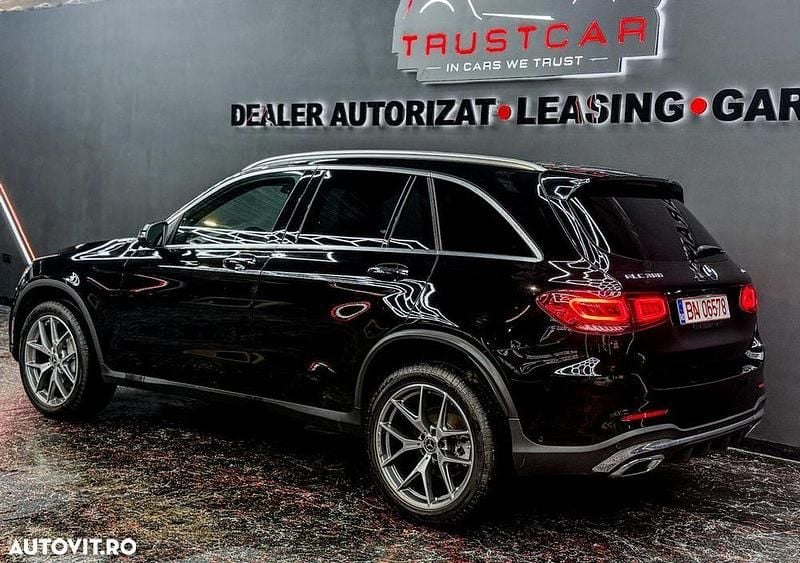 Second-hand Mercedes GLC300 AMG line 258 CP (189 kW) 2021 Culoarenegru SUV