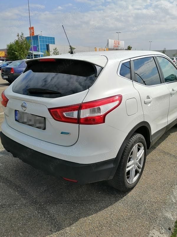 Alb Utilizat 2015 Nissan Qashqai SUV | 11.700 EUR (Puțin scump) - Imagine 1/4