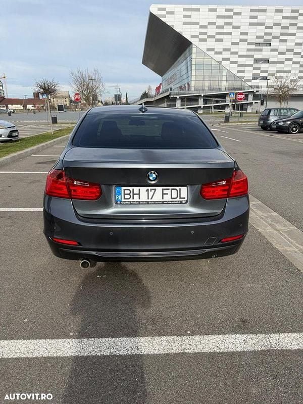 Second-hand BMW 318 Sport Line 143 CP (105 kW) 2013 Culoaregri Berlinǎ