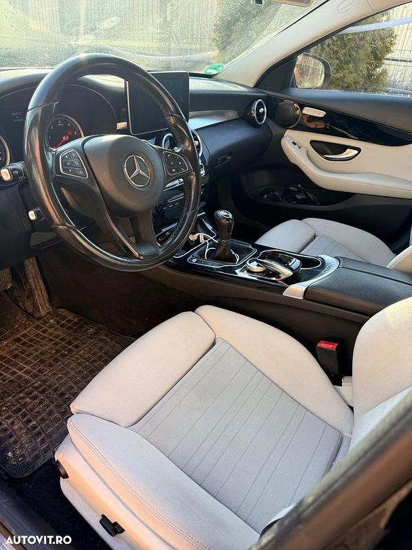 Second-hand Mercedes C220 Avantgarde 170 CP (125 kW) 2014 Culoarenegru Break