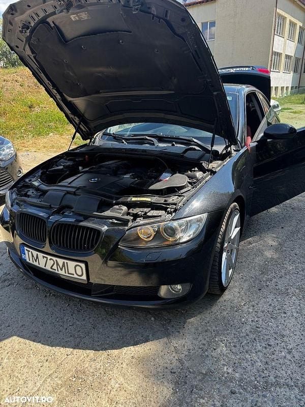 Culoarenegru Utilizat 2009 BMW 320 Coupe | 8.700 EUR (Scump) - Imagine 1/4
