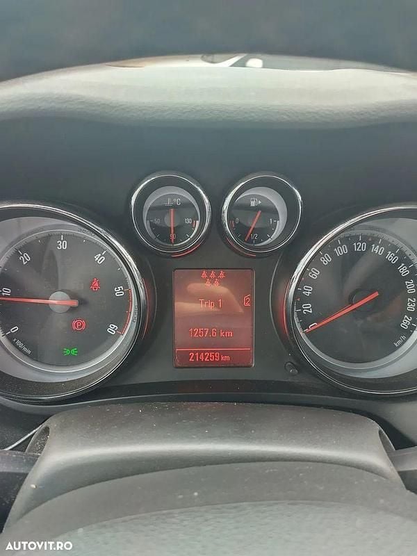 Culoaregri Utilizat 2012 Opel Zafira Tourer Active Monovolum | 4.850 EUR (Preț bun) - Imagine 1/4