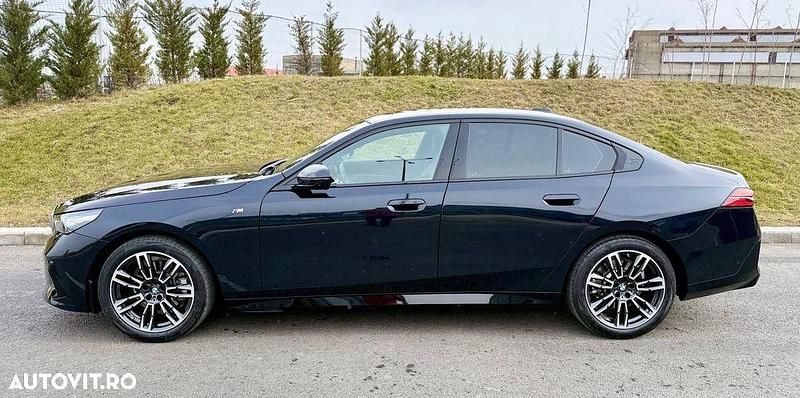 Second-hand BMW 520 M Sport 208 CP (152 kW) 2024 Culoarealbastru Berlinǎ