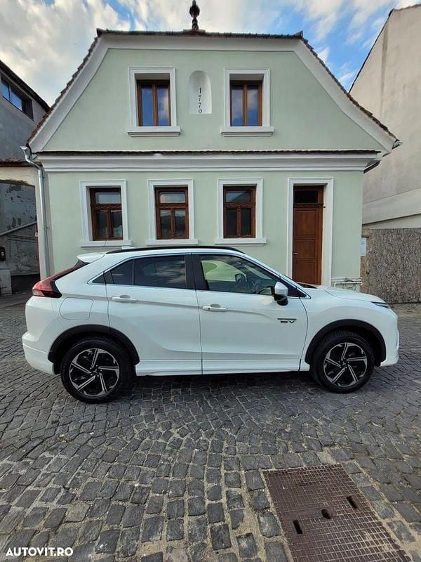 Culoarealb Utilizat 2023 Mitsubishi Eclipse Cross SUV | 25.900 EUR (Puțin scump) - Imagine 1/4