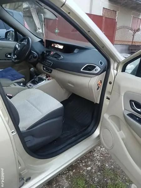 Utilizat 2011 Renault Scénic III Monovolum | 3.850 EUR (Preț OK) - Imagine 1/4
