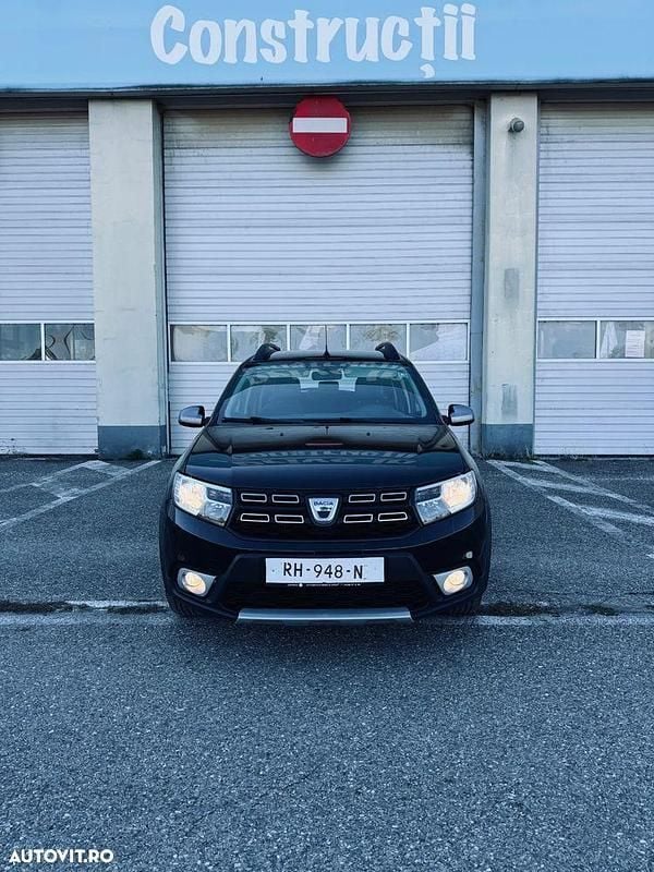 Culoarenegru Utilizat 2017 Dacia Sandero Ambiance Hatchback | 6.550 EUR (Preț OK) - Imagine 1/4