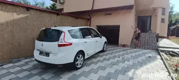 Utilizat 2012 Renault Grand Scénic III Monovolum | 4.500 EUR (Preț bun) - Imagine 1/4