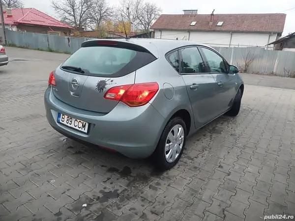 Second-hand Opel Astra 85 CP (62 kW) 2013 Hatchback