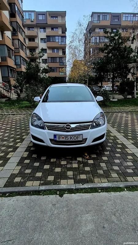 Utilizat 2013 Opel Astra Hatchback | 2.400 EUR (Super Preț) - Imagine 1/4