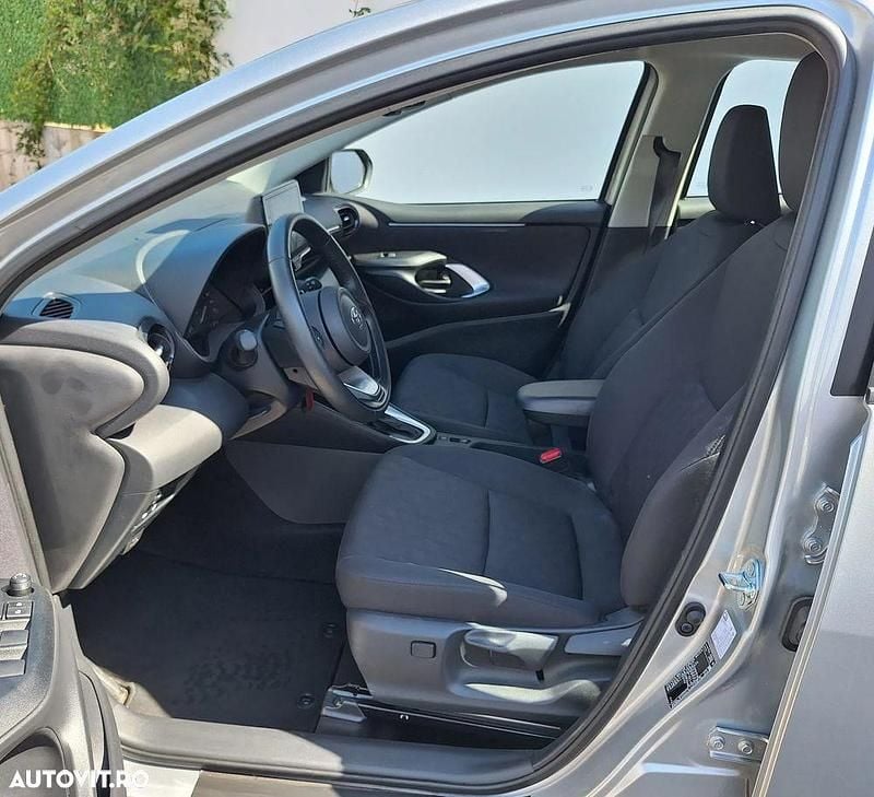 Second-hand Toyota Yaris Hybrid 92 CP (67 kW) 2024 Culoaregri Hatchback