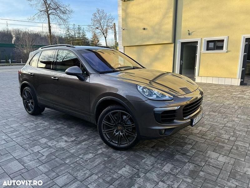 Second-hand Porsche Cayenne 262 CP (192 kW) 2015 Culoaremaro SUV