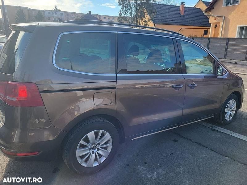 Second-hand VW Sharan Comfortline 140 CP (102 kW) 2012 Culoaremaro Monovolum