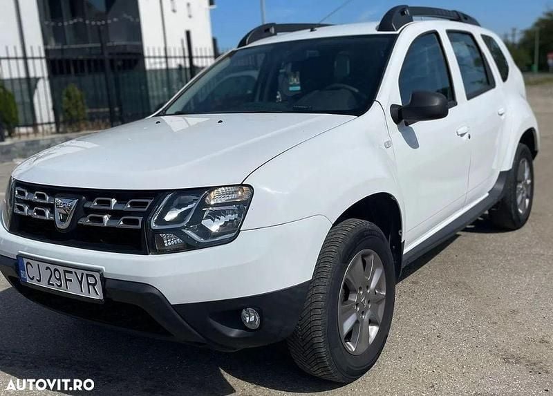Alb Utilizat 2017 Dacia Duster SUV | 6.400 EUR (Super Preț) - Imagine 1/4