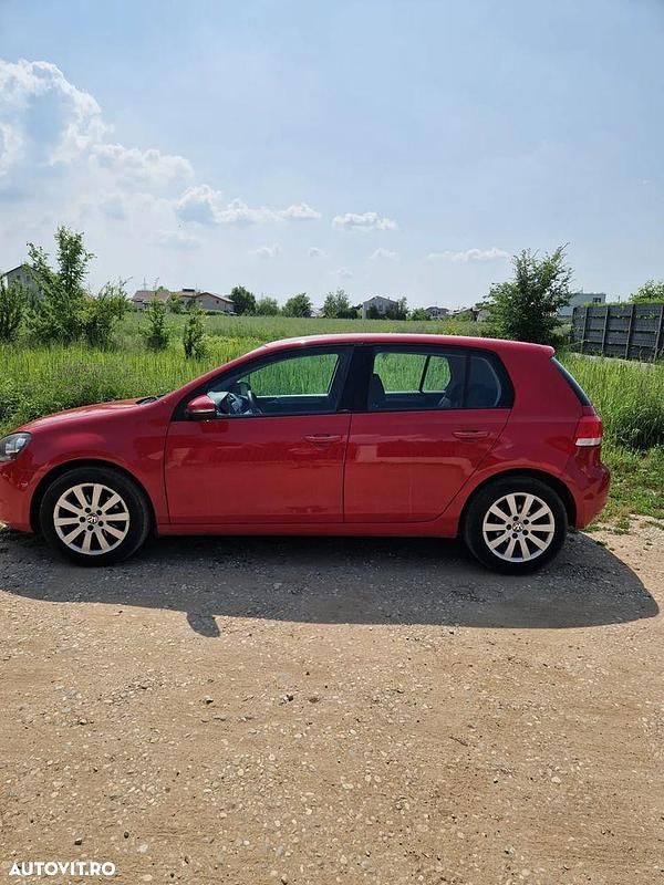 Culoarerosu Utilizat 2010 VW Golf VI Comfortline Hatchback | 4.050 EUR (Preț bun) - Imagine 1/4