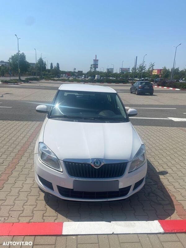 Alb Utilizat 2012 Skoda Fabia | 2.700 EUR (Preț bun) - Imagine 1/4