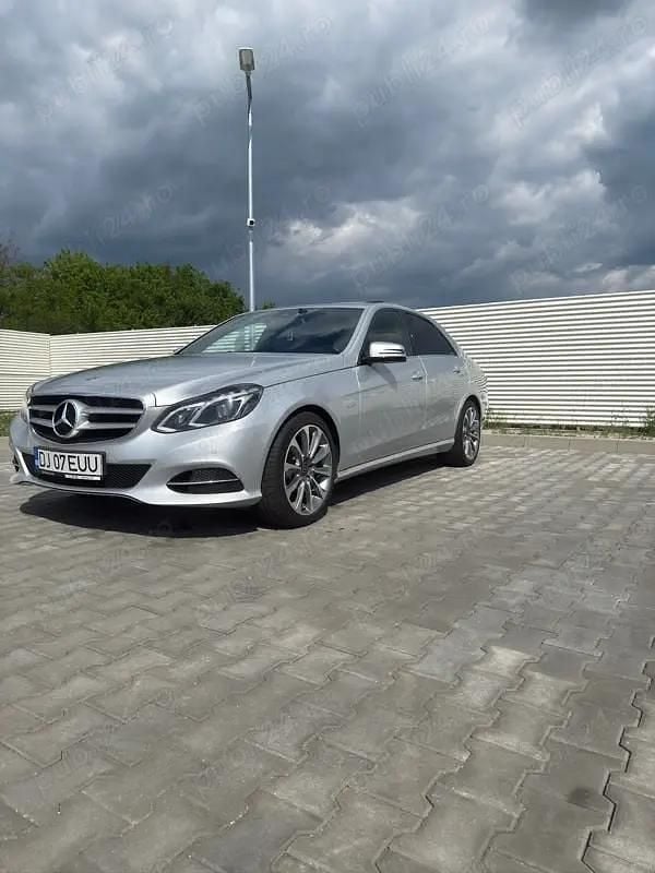 Argintiu Utilizat 2013 Mercedes E220 Berlinǎ | 16.500 EUR (Preț OK) - Imagine 1/4