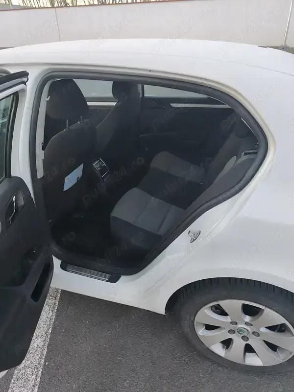 Utilizat 2012 Skoda Superb Berlinǎ | 4.700 EUR (Preț bun) - Imagine 1/4