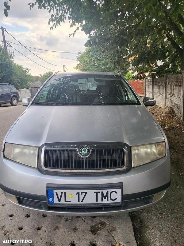 Gri Utilizat 2002 Skoda Fabia Comfort Hatchback | 1.500 EUR - Imagine 1/4