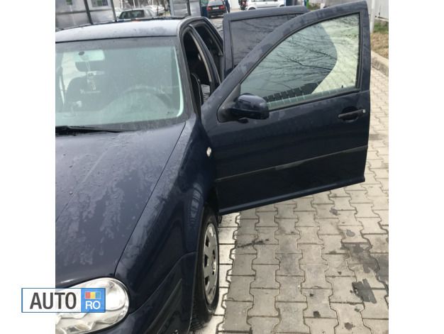 Albastru Utilizat 2002 VW Golf IV Hatchback | 1.499 EUR (Preț OK) - Imagine 1/4