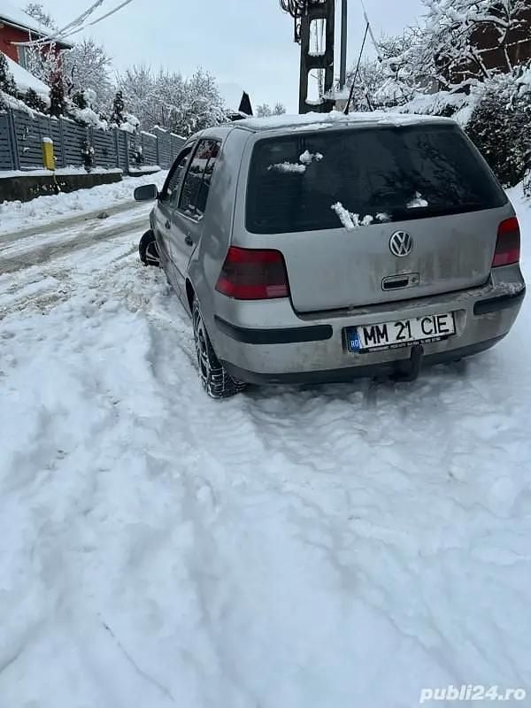 Second-hand VW Golf IV 90 CP (66 kW) 2003 Hatchback