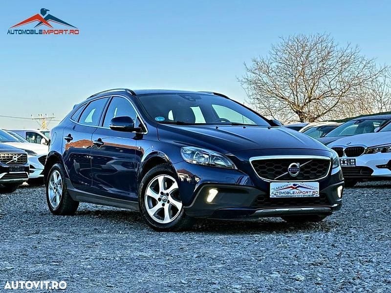 Second-hand Volvo V40 Ocean Race 150 CP (110 kW) 2016 Culoarealbastru Hatchback