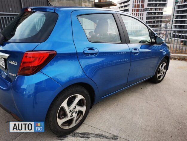 Second-hand Toyota Yaris 75 CP (55 kW) 2014 Albastru marin Berlinǎ