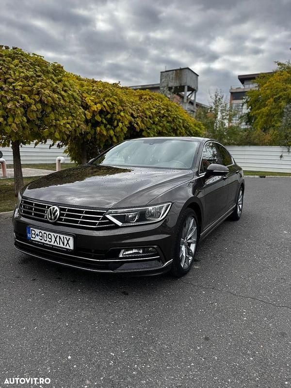 Culoaremaro Utilizat 2015 VW Passat Executive Berlinǎ | 14.500 EUR (Preț OK) - Imagine 1/4