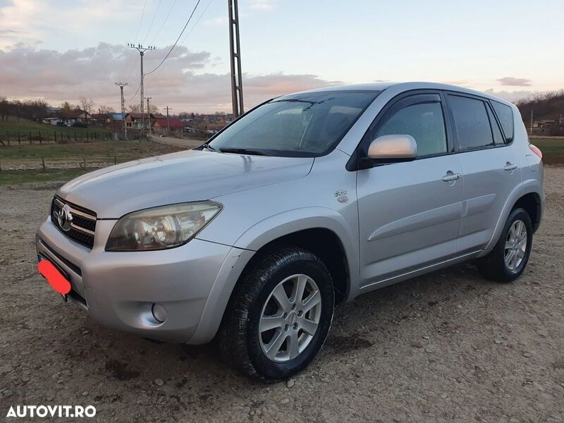Gri Utilizat 2006 Toyota RAV4 SUV | 5.000 EUR (Puțin scump) - Imagine 1/4