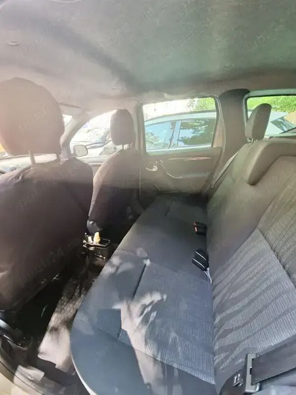 Gri Utilizat 2012 Dacia Duster SUV | 4.990 EUR (Preț bun) - Imagine 1/4