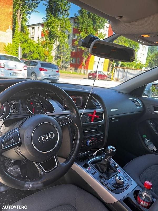 Second-hand Audi A5 177 CP (130 kW) 2012 Culoareargint Coupe