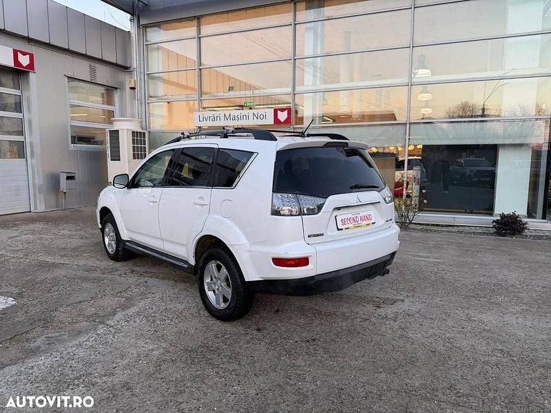Second-hand Mitsubishi Outlander Intense 150 CP (110 kW) 2011 Culoarealb SUV