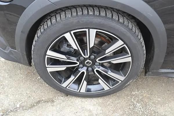 Second-hand Volvo V60 CC Momentum 197 CP (144 kW) 2021 Break