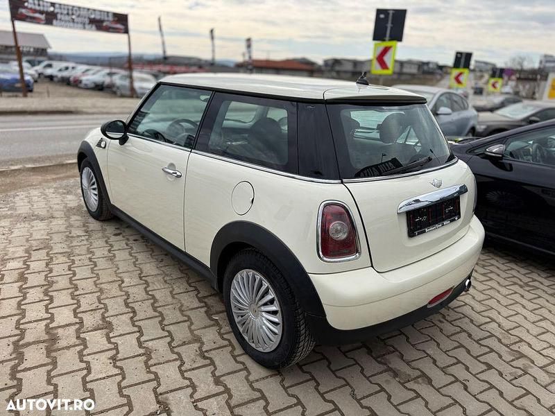 Second-hand Mini One D 90 CP (66 kW) 2010 Culoarealb Hatchback
