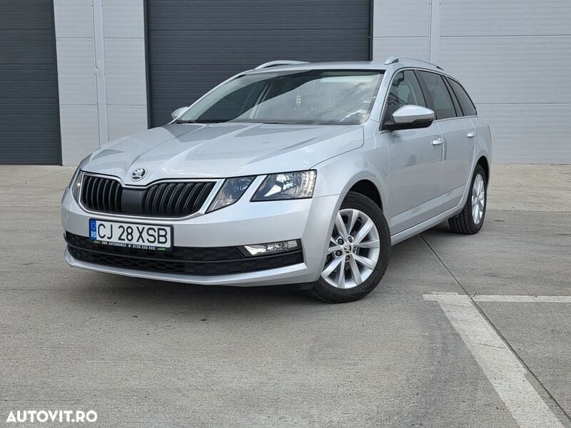 Gri Utilizat 2018 Skoda Octavia Style Break | 12.500 EUR (Preț bun) - Imagine 1/4