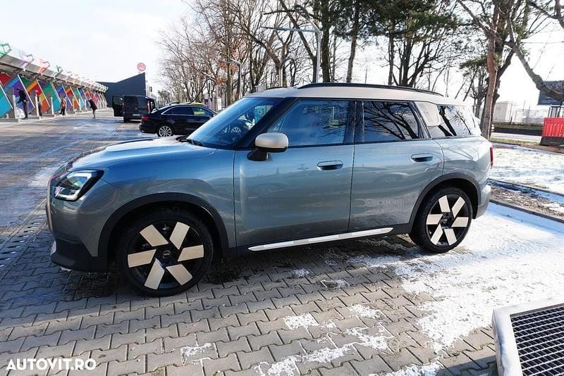 Culoareverde Utilizat 2024 Mini Countryman Favoured SUV | 36.500 EUR (Preț OK) - Imagine 1/4