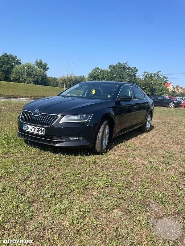 Negru Utilizat 2018 Skoda Superb Ambition Berlinǎ | 13.500 EUR (Preț bun) - Imagine 1/4