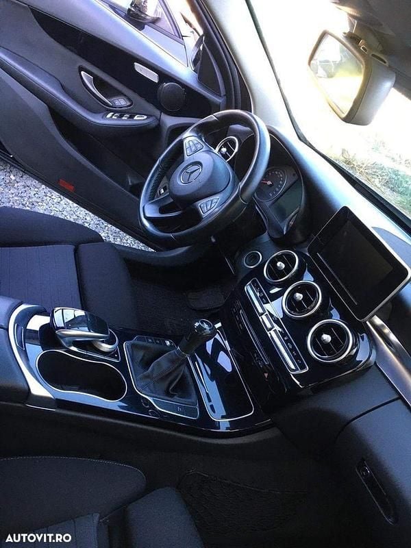 Second-hand Mercedes C220 170 CP (125 kW) 2015 Culoarenegru Break