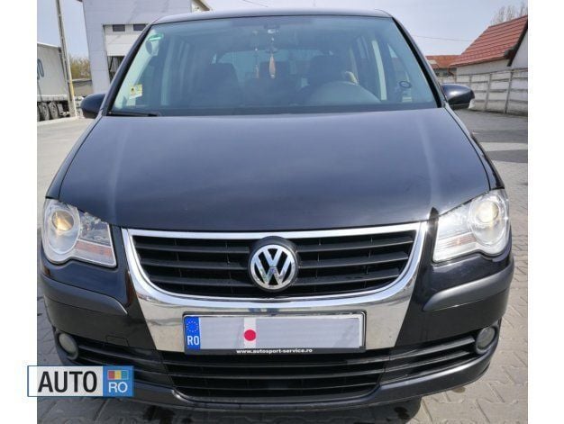 Second-hand VW Touran 105 CP (77 kW) 2008 Negru metalizat Monovolum