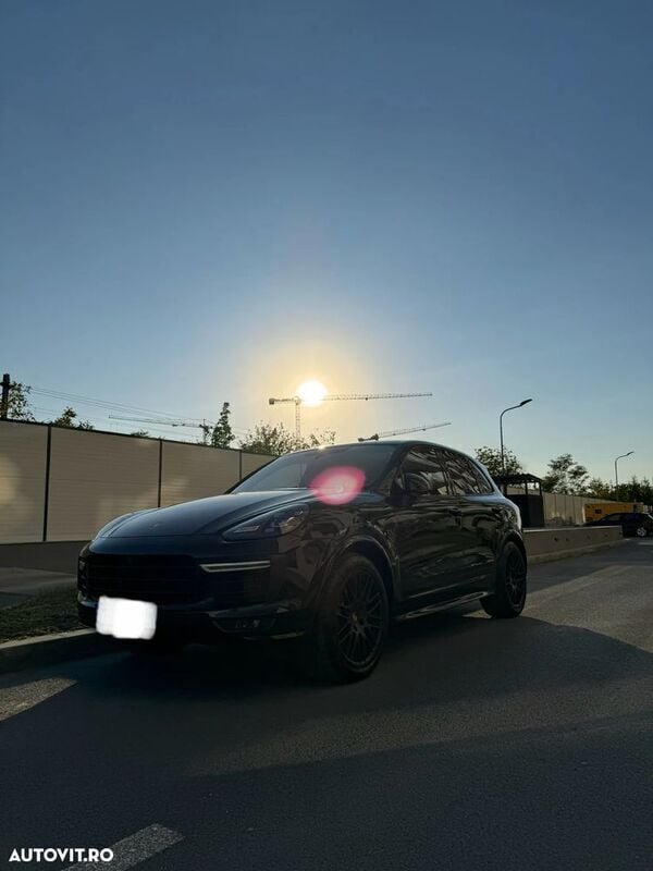 Negru Utilizat 2016 Porsche Cayenne SUV | 35.400 EUR (Super Preț) - Imagine 1/4