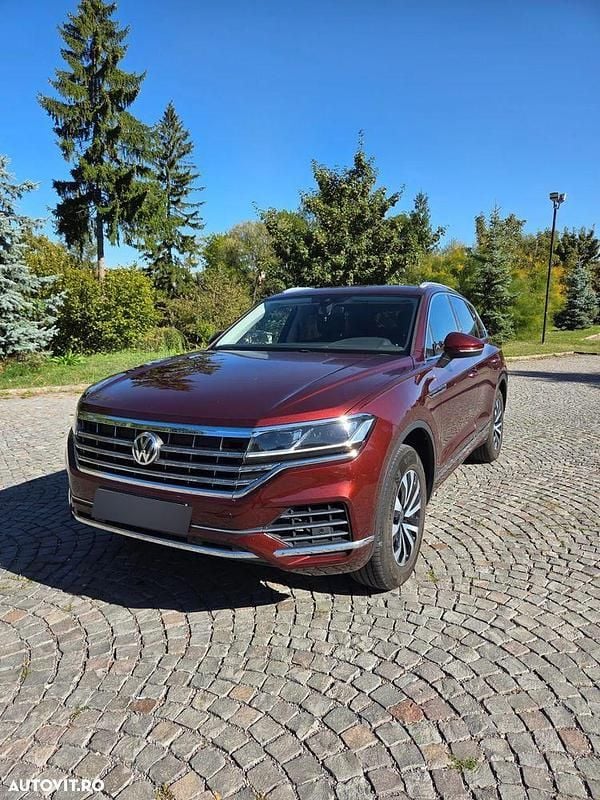 Culoarerosu Utilizat 2018 VW Touareg Elegance SUV | 36.300 EUR (Preț OK) - Imagine 1/4